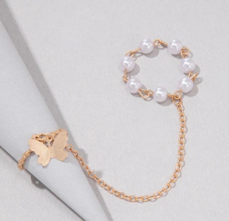 Elegant Butterfly & Pearl Linked Ring